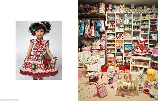 
Kaya, 4 tuổi, Tokyo, Nhật Bản: Cô công chúa ngoài đời thực với bộ sưu tập áo váy lên đến hàng trăm bộ. Phòng ngủ của Kaya được chất đầy búp bê, đồ chơi và những hộp quà lớn nhỏ. Cô bé mong muốn trở thành một nhà làm phim hoạt hình khi trưởng thành.