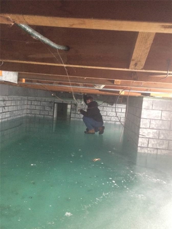
Khi nước lụt tràn vào nhà trong cái lạnh âm độ.