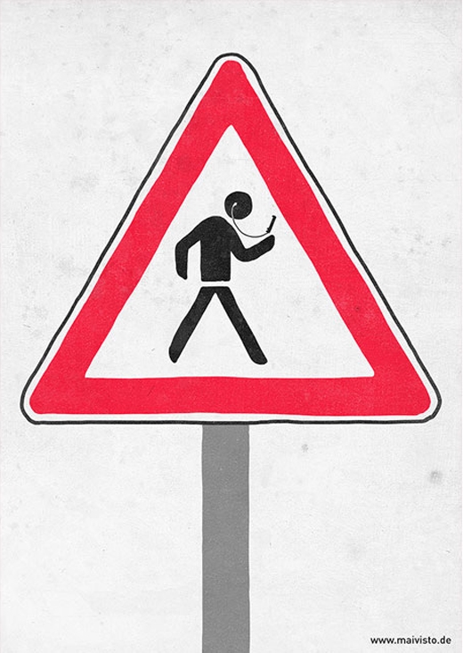 
Cảnh báo đường có nhiều người nguy hiểm qua lại. Người nguy hiểm: những người vừa đi vừa cắm mặt vào điện thoại và cắm tai vào tai nghe.