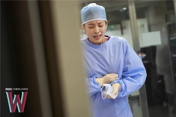 Không chỉ trên phim, Han Hyo Joo ngoài đời cũng “chết mê” Lee Jong Suk
