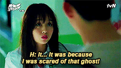 
Vẻ mặt thất thần của Kim Hyun Ji khi gặp ma cũng vô cùng buồn cười. Có lẽ chỉ có trong Let’s Fight Ghost mới có màn ma sợ ma như thế này. 