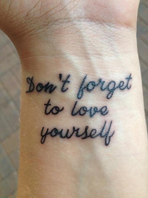 
"Đừng quên phải yêu chính mình" Tự hình xăm này đã nói lên những gì cần phải nói. (Ảnh: Internet)