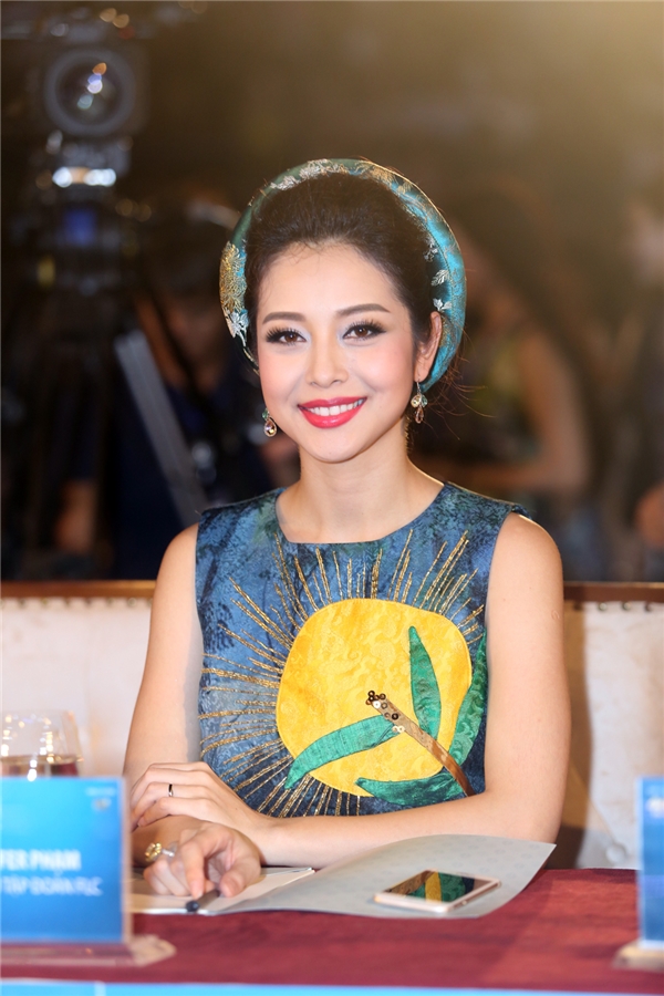 
Hội ngộ với Ngô Phương Lan tại đêm chung kết Hoa hậu Bản sắc Việt Toàn cầu 2016 còn có Jennifer Phạm. Hiện tại, Hoa hậu châu Á tại Mỹ 2006 đang là gương mặt đại diện cho tập đoàn FLC.