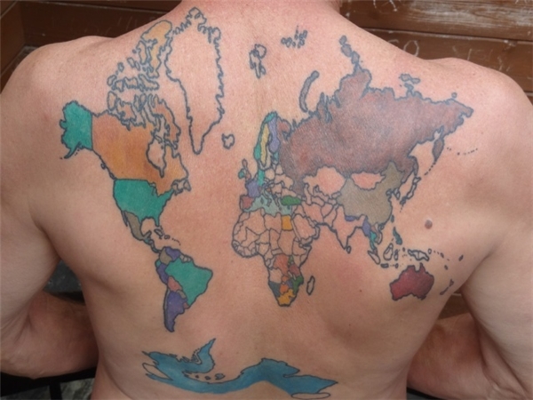 
Hình xăm bản đồ thế giới, dành cho những người mê Địa lí.
