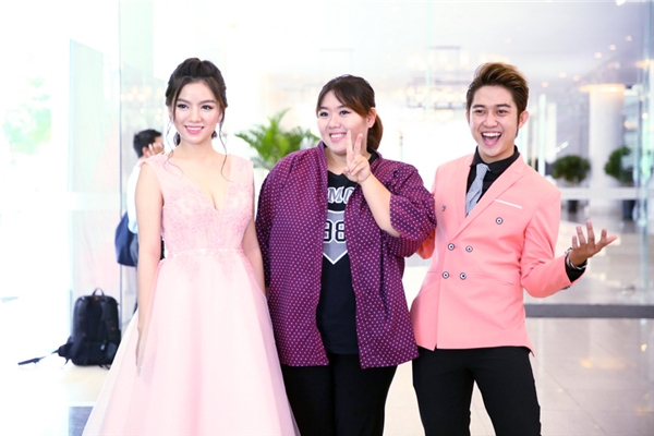 
Đội Ba Rọi gồm ca sĩ Phương Anh Idol, VJ Quốc Bảo và hot girl Hạ Anh. 