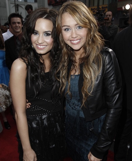 
Tình bạn giữa Demi Lovato và Miley Cyrus được cho là kết thúc bởi vì lối sống của cô ca sĩ We can’t stop. (Ảnh: Internet)
