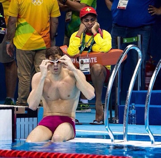 
Đây chính là công việc nhàn hạ nhất Olympic 2016 - nhân viên cứu hộ môn bơi.