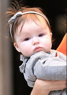 
Sinh ra trong một gia đình nổi tiếng và giàu có bậc nhất, cô bé Harper Seven Beckham nhận được nhiều chú ý ngay từ khi còn trong bụng mẹ.