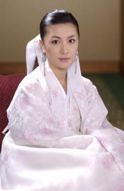 
Trước khi tham gia Những công chúa nổi tiếng, cô nàng đã ra mắt công chúng trong phim Dae Chang Geum.