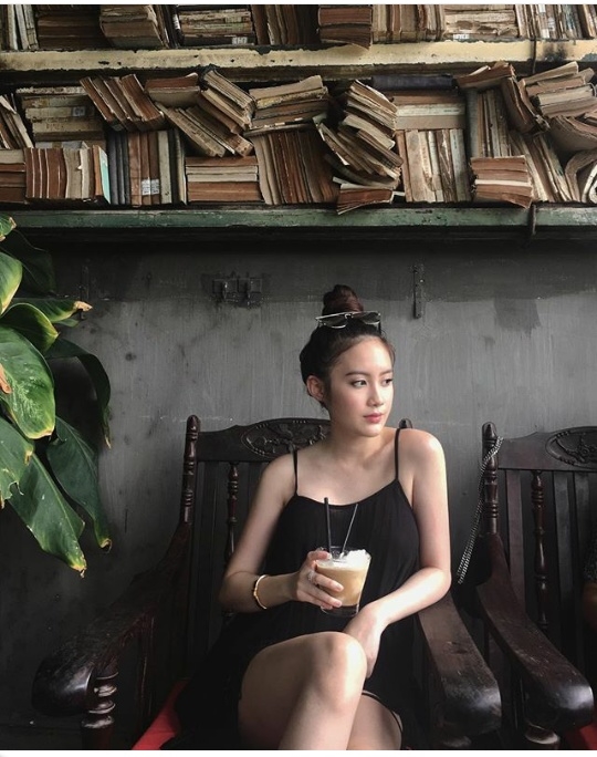 Bắt gặp nhan sắc hot girl Lào gốc Việt bất ngờ xuất hiện ở Hà Nội