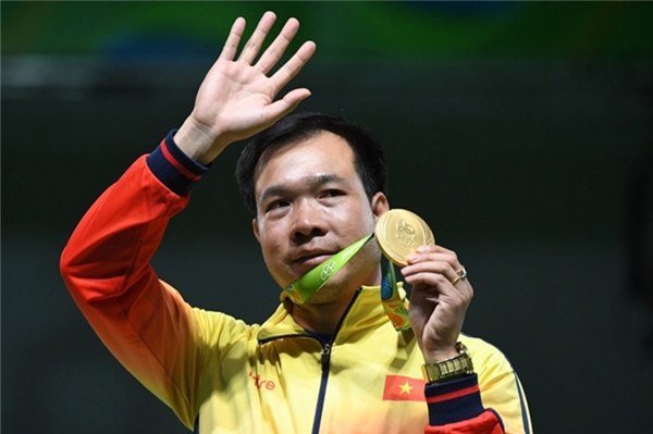 
Hoàng Xuân Vinh là vận động viên đầu tiên của Việt Nam giành được huy chương vàng tại Olympic Rio 2016. Không những thế, anh còn đạt thêm 1 huy chương bạc và khép lại một kì thế vận hội đầy thành công.