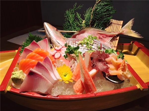 
Món sashimi tươi ngon tại nhà hàng Sushi Hokkaido Sachi.