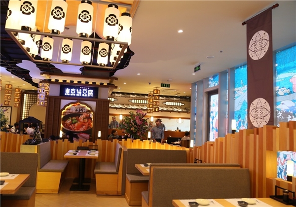 
Nhà hàng Tokyo Sundobu phục vụ món canh đậu hũ Hàn Quốc nhưng được chế biến theo kiểu Nhật. Có thể nói đây là điểm phá cách và thú vị của làng ẩm thực Oedo Alley.