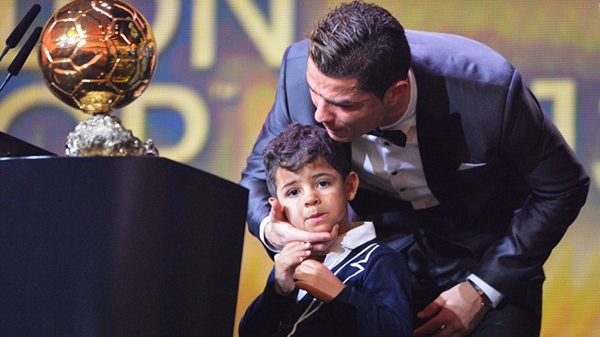 
Cristiano Ronaldo luôn luôn tôn trọng sở thích của con trai.