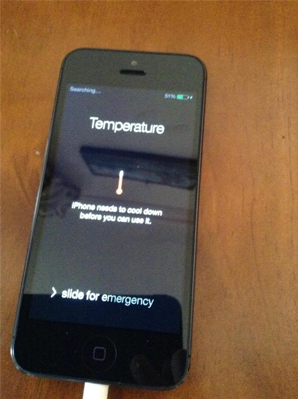 
iPhone đưa ra thông báo khi nhiệt độ quá cao. (Ảnh: internet)