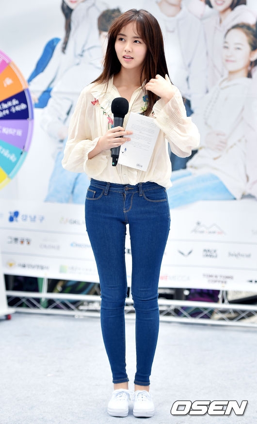 Ganh tị vẻ ngoài hoàn hảo từ đầu đến chân của ma nữ Kim So Hyun