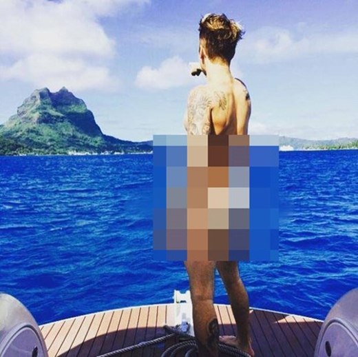 
Nam ca sĩ 22 tuổi tự đăng bức ảnh trần như nhộng của mình khi đang đi tắm biển ở Bora Bora lên Instagram với dòng đề tựa: “Nhìn đi”.