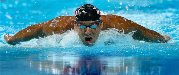 
Huyền thoại Michael Phelps trên đường đua xanh. (Ảnh: Internet)