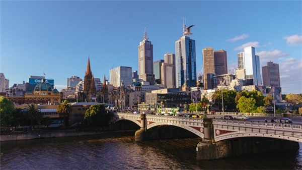 
1. Melbourne, Australia: Cà phê ngon, ẩm thực tuyệt vời, đời sống nghệ thuật và âm nhạc phong phú, không gian rộng rãi cùng các chính sách phúc lợi, y tế, giáo dục… khiến Melbourne là thành phố đáng sống nhất thế giới với điểm số 97,5 trên thang điểm 100. Ảnh: Reflectim.