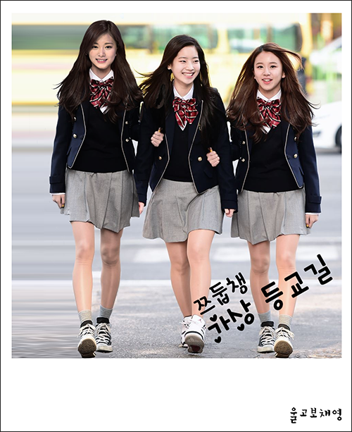 
3 thành viên nhỏ tuổi nhất của Twice dắt tay nhau đến trường.