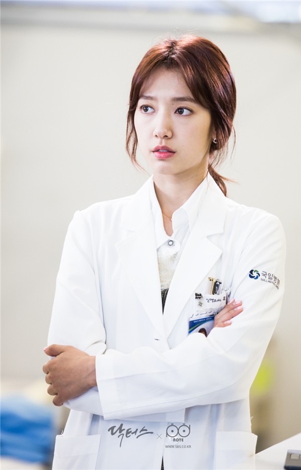 Doctors chưa hết, Park Shin Hye rục rịch chuyển hướng phim kinh dị