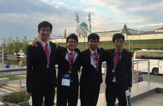 
Cả 4 thí sinh Việt Nam tham dự Olympic Tin học quốc tế đều xuất sắc đoạt được huy chương.