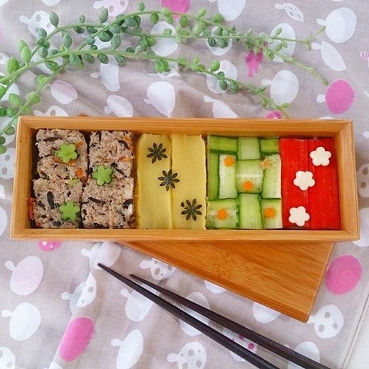 
Bằng sự sáng tạo của mình, bạn có thể chế biến ra những loại sushi có màu sắc, hình dáng và mùi vị theo ý thích.