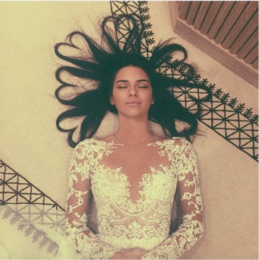 
Kendall Jenner là một trong số ít người tạo kiểu tóc trái tim thành công.