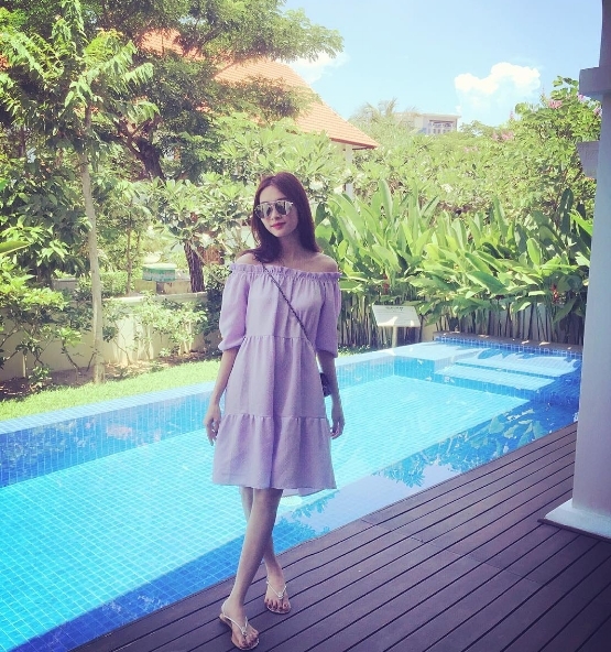 
Hoa hậu Việt Nam 2016 sử dụng phong cách mix đồ tối giản với streetstyle, nhằm tạo vẻ đơn giản, năng động mà vẫn thanh lịch, trẻ trung.