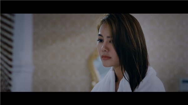 
Có thể khẳng định Găng Tay Đỏ sẽ là bước tiến lớn về diễn xuất của Linh Chi trong điện ảnh, giúp cô từng bước khẳng định mình không phải là “bình hoa di động”.