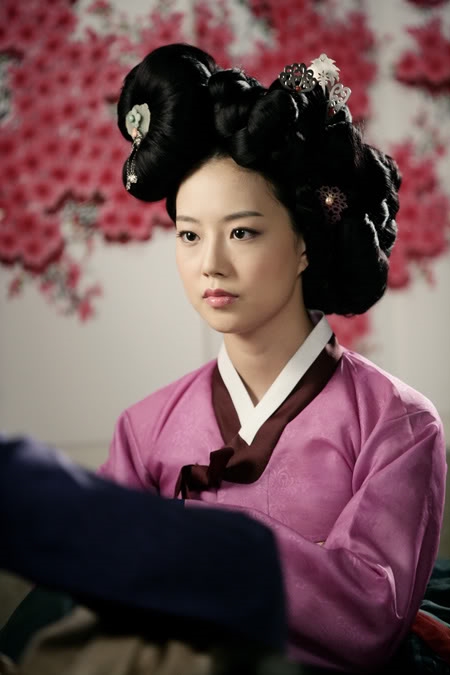 10 nữ thần cổ trang đẹp nao lòng của màn ảnh nhỏ xứ Hàn