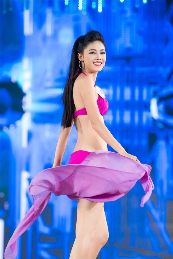 
Trong các phần thi phụ, Thanh Tú luôn nằm trong nhóm thí sinh có thành tích tốt. Phần trình diễn của Thanh Tú trên sân khấu chung kết Hoa hậu Việt Nam 2016 cũng được đánh giá cao bởi những bước di chuyển mềm mại.