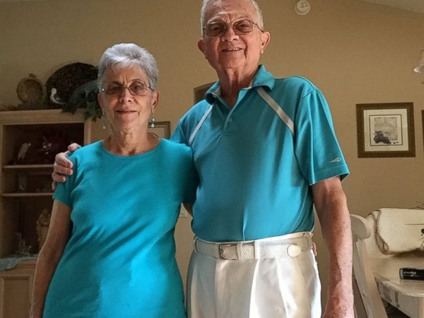 Phát thèm với tình yêu của cặp vợ chồng già thích mặc đồ đôi