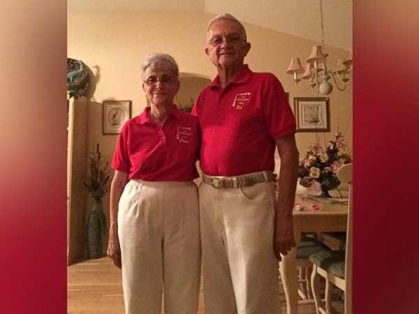 Phát thèm với tình yêu của cặp vợ chồng già thích mặc đồ đôi