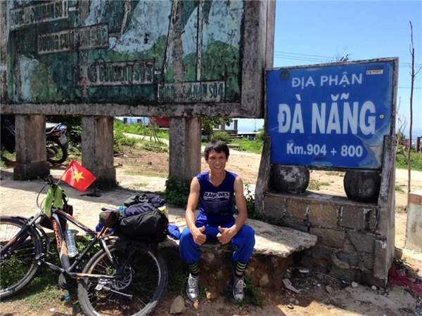 Cảm phục chàng trai một mình đạp xe xuyên Việt vì một lí do xúc động