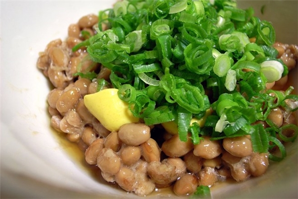 
Nhật Bản: Đậu nành sau khi được lên men, được chế biến kèm với nước sốt và mù tạt tạo thành món Natto. Đây là món ăn truyền thống, phổ biến tại đất nước mặt trời mọc. Ảnh: Flickr/spilt-milk. 