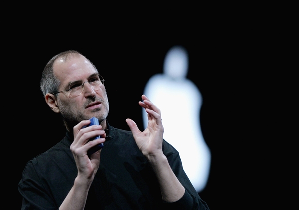 
11 năm sau khi bị đuổi việc, Steve Jobs chính thức quay lại Apple với chức vụ tổng giám đốc điều hành.