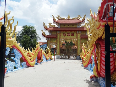 Hé lộ kiến trúc ấn tượng bên trong nhà thờ Tổ nghiệp của Hoài Linh - Tin sao Viet - Tin tuc sao Viet - Scandal sao Viet - Tin tuc cua Sao - Tin cua Sao