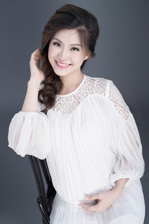 
Năm 2014, Á hậu 2 Nguyễn Lâm Diễm Trang là cô gái được xướng tên cho danh hiệu “Người đẹp khả ái”. Gương mặt Diễm Trang không quá sắc sảo nhưng ưa nhìn và dễ tạo thiện cảm. Hiện tại, cô đã lập gia đình và chuẩn bị chào đón đứa con đầu lòng.