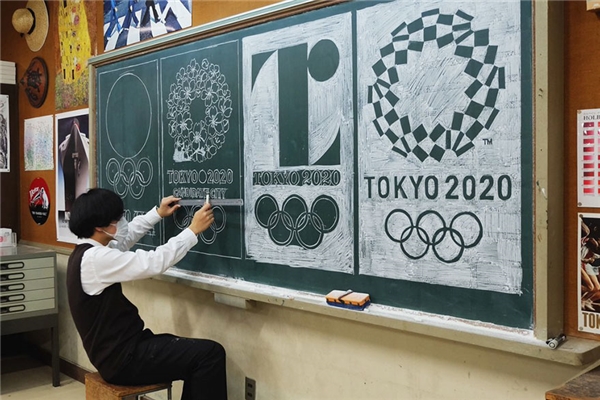 
Thầy Hirotaka Hamasaki thể hiện tài năng thiết kế đồ họa của mình.