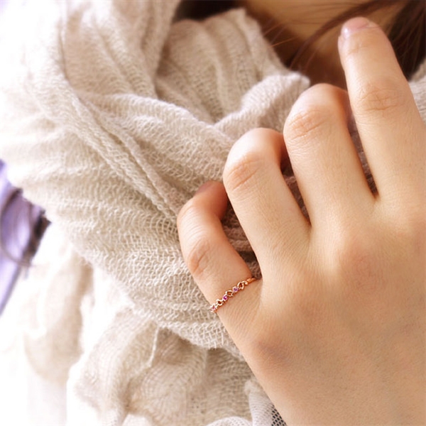 Bật mí ý nghĩa mỗi ngón tay đeo nhẫn theo cách của người Hàn