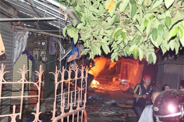 Đại hỏa hoạn tại Hà Tĩnh, xóa sổ chợ Bình Sơn trong đêm tối