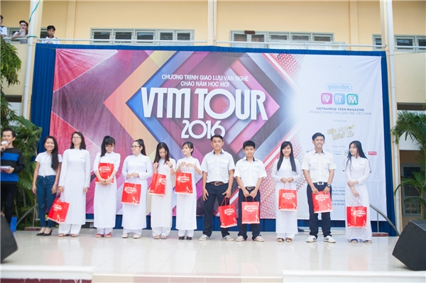 Teen Hà Nội thi nhau đọc Rap cùng Yanbi, Lynk Lee tại VTM Tours 2016