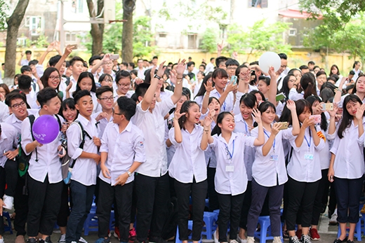 
Teen các trường tại Hà Nội quẩy cực sung.