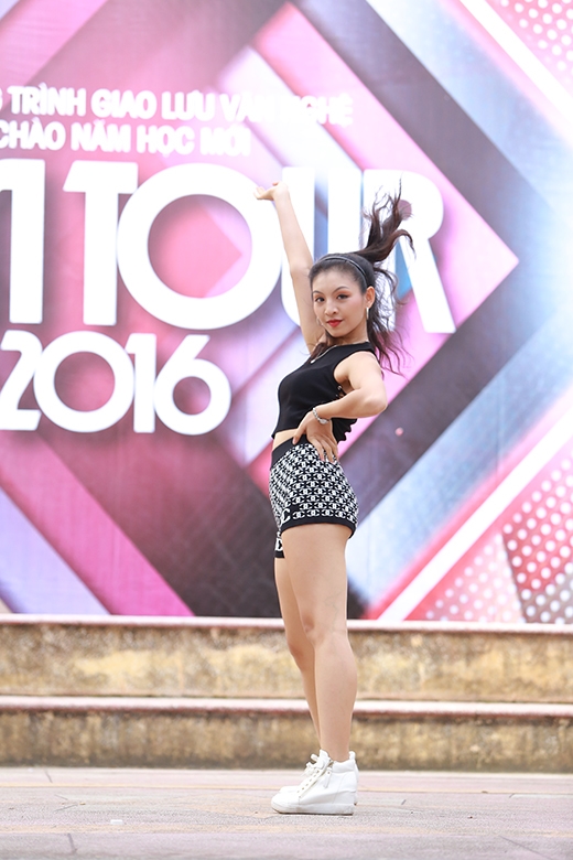 
Chương trình còn có những vũ điệu nóng bỏng đến từ Hot Vteen 2014 – Lê Thanh Tú.