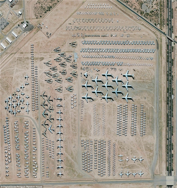 
Khu vực bảo trì kiêm bãi đậu máy bay lớn nhất thế giới nằm tại Căn cứ không quân Davis-Monthan ở Tucson, Arizona, Mỹ. Khu vực này chứa hơn 4.400 máy bay "nghỉ hưu" của chính phủ và quân đội Mỹ.