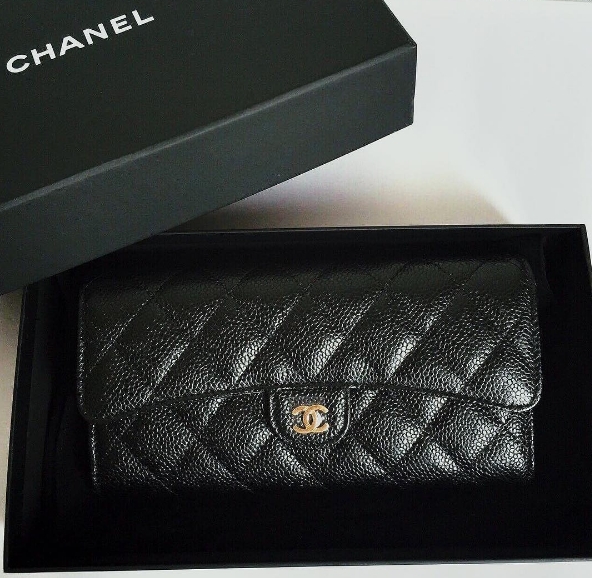 
Người đẹp cũng sở hữu một chiếc túi Chanel khác màu đen. - Tin sao Viet - Tin tuc sao Viet - Scandal sao Viet - Tin tuc cua Sao - Tin cua Sao
