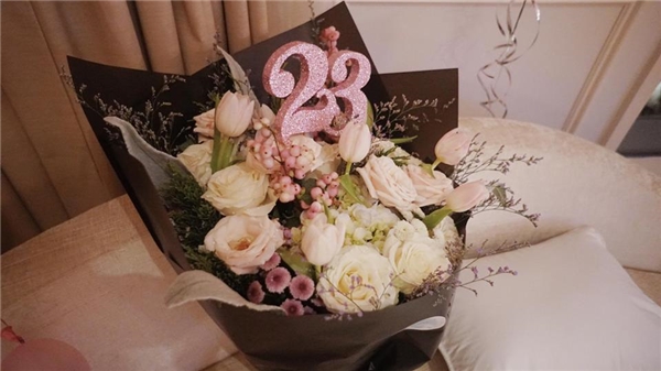 Ghen tị với buổi “sinh nhật công chúa” mà Phở Đặc Biệt tặng Sun Ht