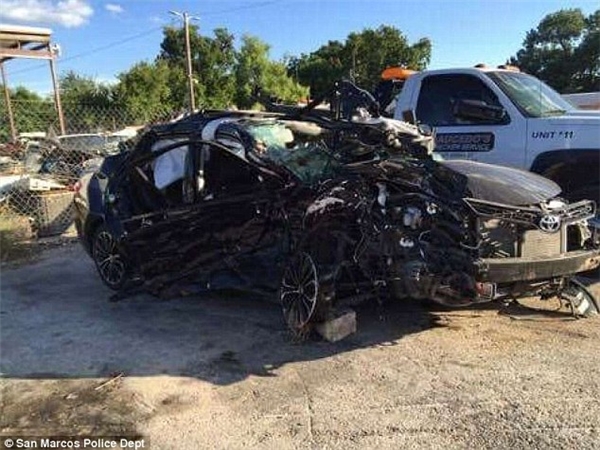 
Chiếc xe tan nát sau vụ tai nạn kinh hoàng.