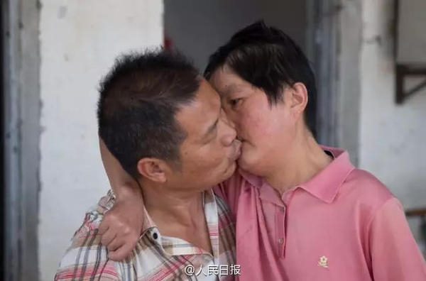 
Tình cảm và hành động mà anh Dư Giang Minh dành cho vợ mình khiến nhiều người phải ngưỡng mộ.